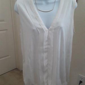 LOFT Tops - Beautiful Loft feminine soft-lite blouse LOFT Tops - Beautiful Loft feminine soft-lite blouse